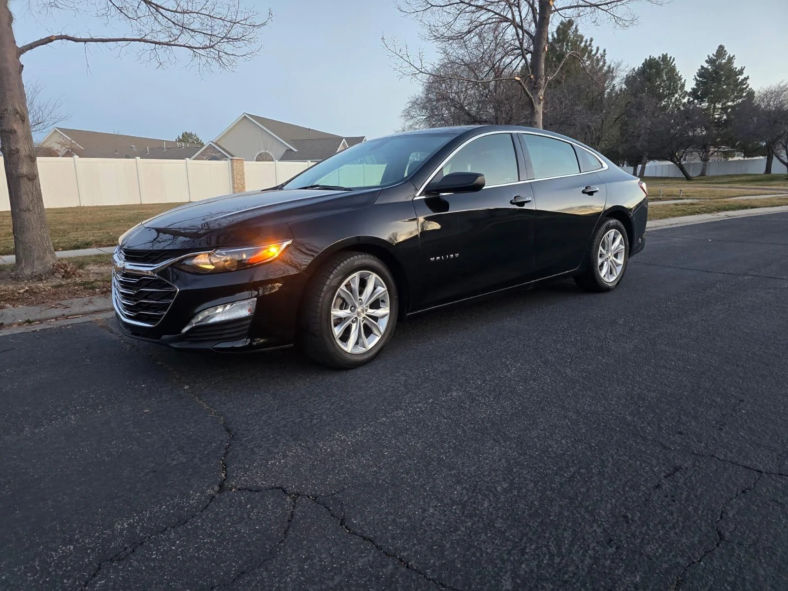 Chevrolet Malibu 2020 – Vista trasera/interior 3